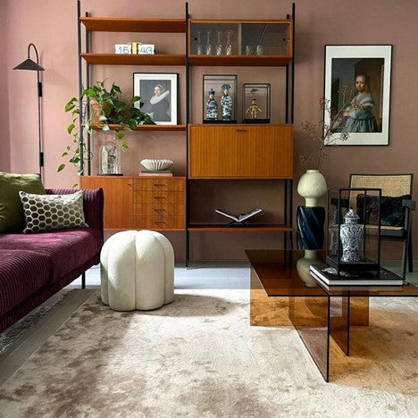 Eclectische meubels van Furnified in een woonkamer.ALT