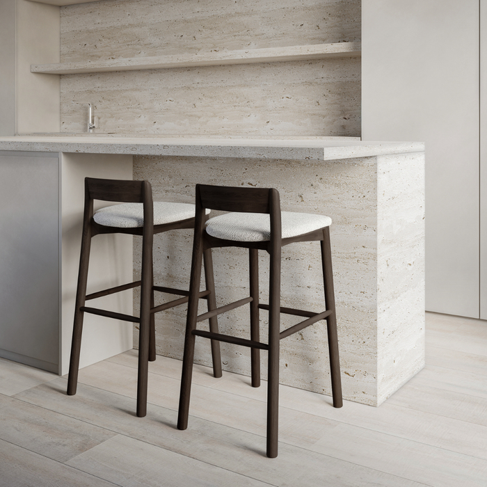 Charmes-barstoelen-stoffen-zitting-smoke-kleur-furnified-sfeerbeeld
