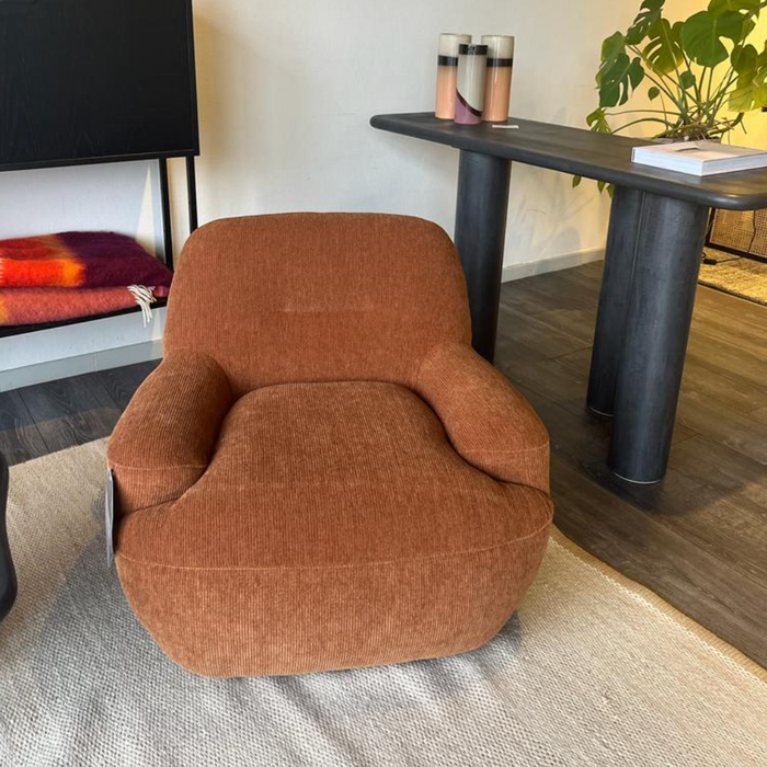 Orange armchair - Uma