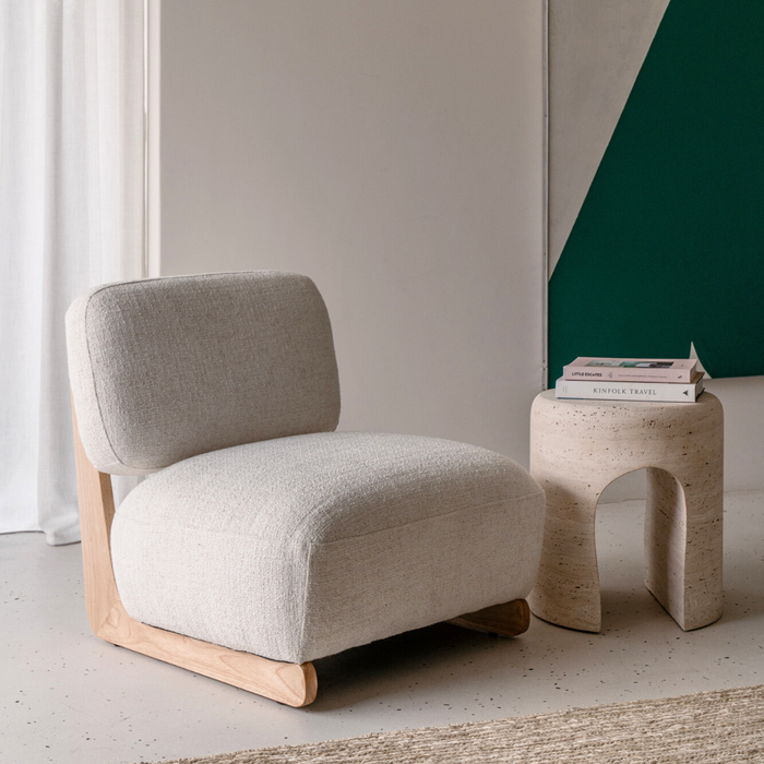 Fauteuil Alix avec cadre en bois clair - H69 - Disponible en vert mousse, bouclé ivoire et tissage grès