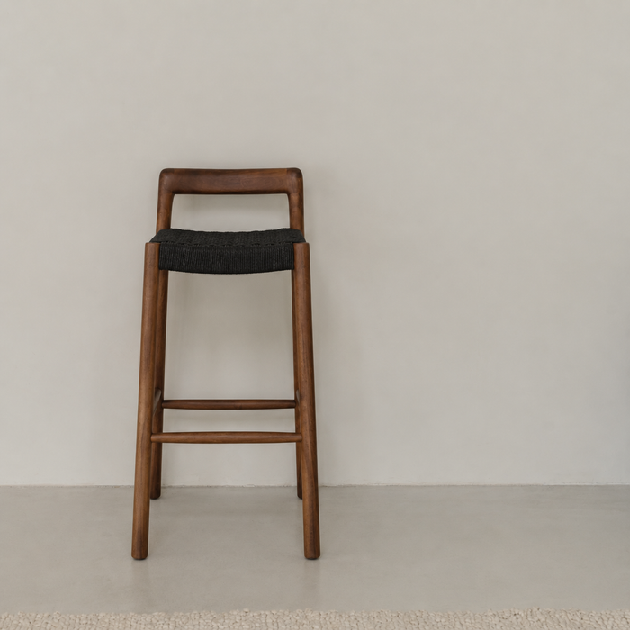 Tabouret de bar Nulla - Hauteur d’assise 75 cm - Acacia noyer - Assise tissée noire