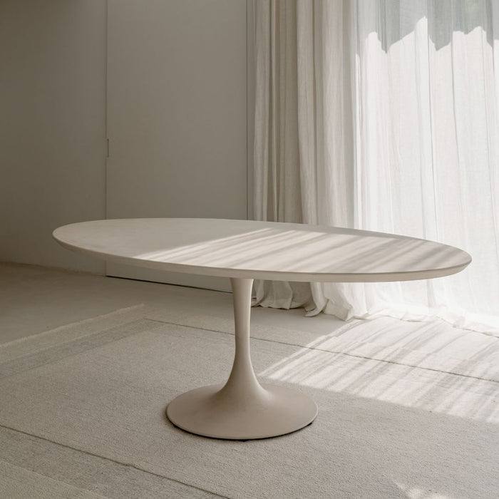 Table à manger Camille - 200 cm - MicroSkin Cloudy latte - Forme Tulipe