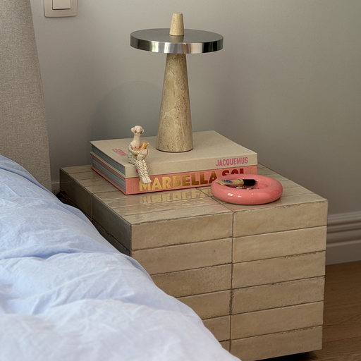 figeac-tafellamp-travertijn-chrome-furnified-sfeerbeeld