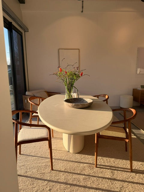 MicroSkin et tables StoneSkin dans notre salle d'exposition à Naarden