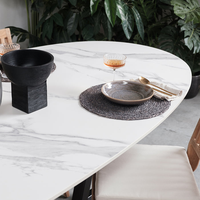 Ovaler Gartentisch Nantes aus weißer Keramik – 240 cm – schwarzes Gestell
